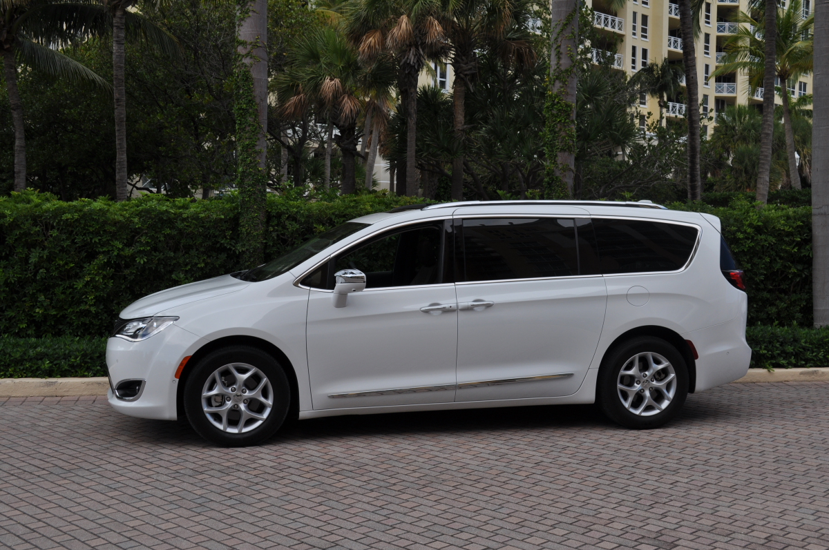 Chrysler Pacifica goes topless in Miami and wins! Chrysler Capital