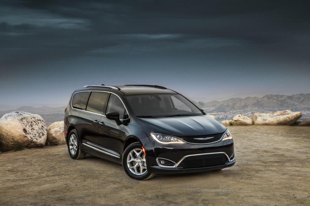 091616-cc-feel-like-royalty-in-an-all-new-chrysler-pacifica-2