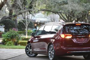 091616-cc-feel-like-royalty-in-an-all-new-chrysler-pacifica-3