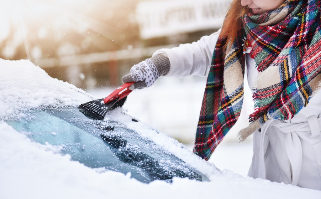 Warming vehicle ice scrape