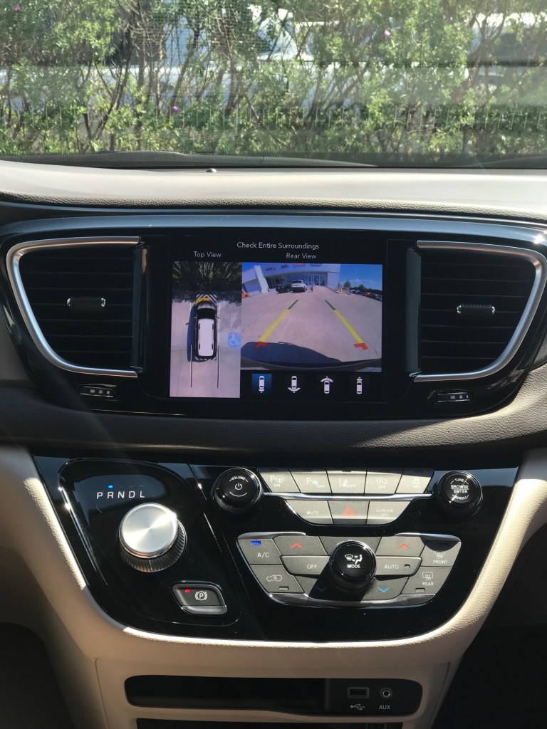 2019 Chrysler Pacifica display screen