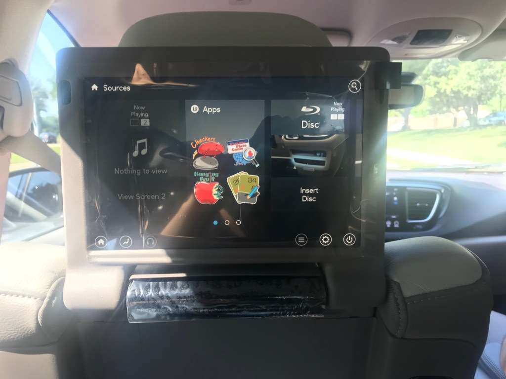 2019 Chrysler Pacifica HD touchscreen