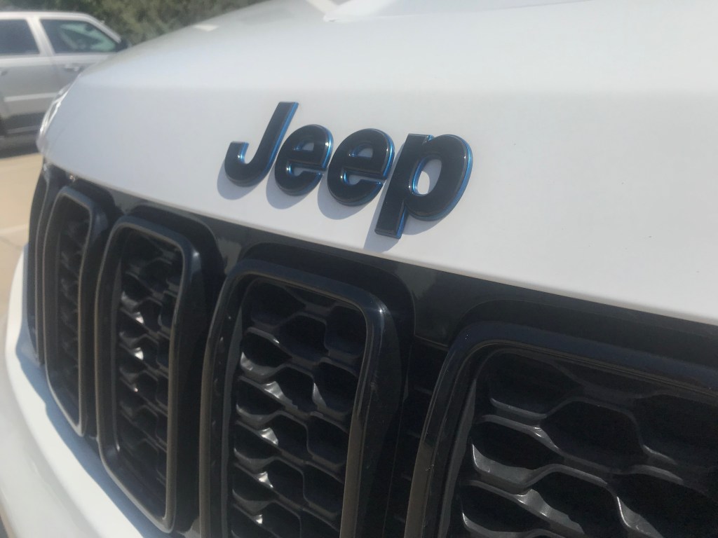 Jeep Grand Cherokee front hood