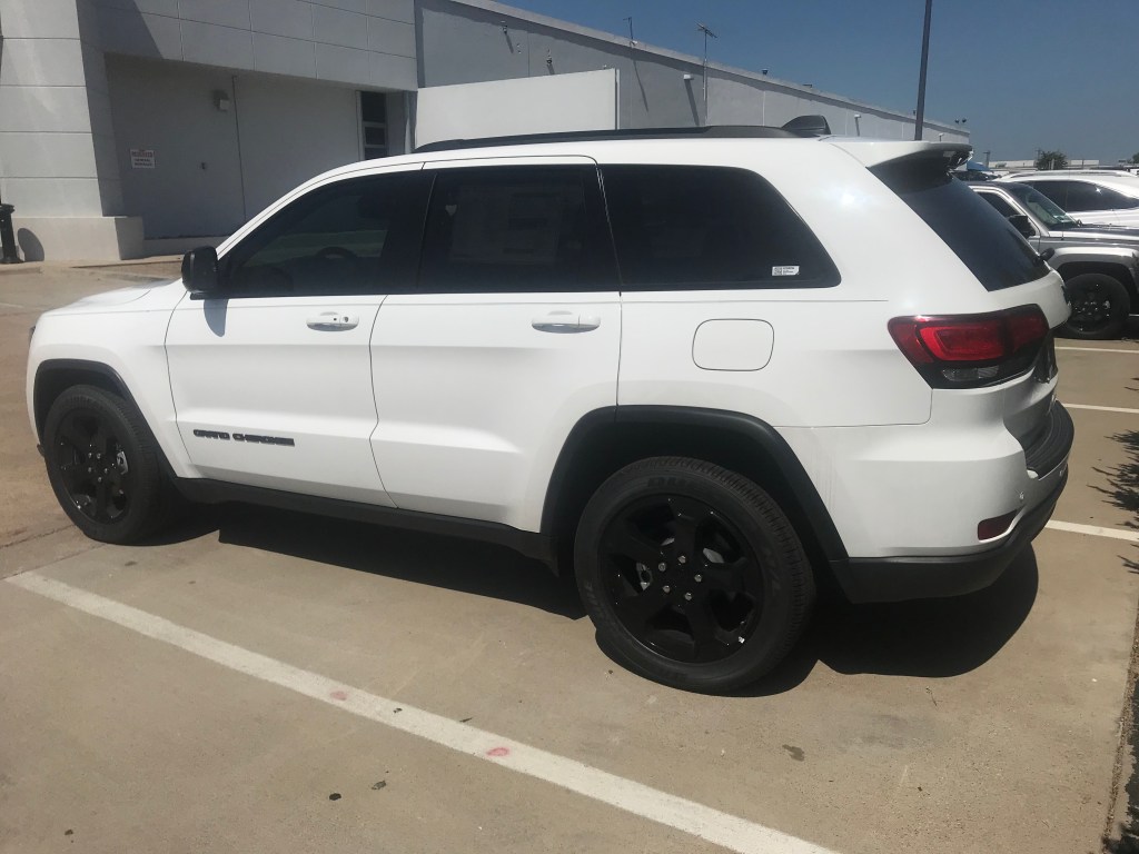 Jeep Grand Cherokee side view