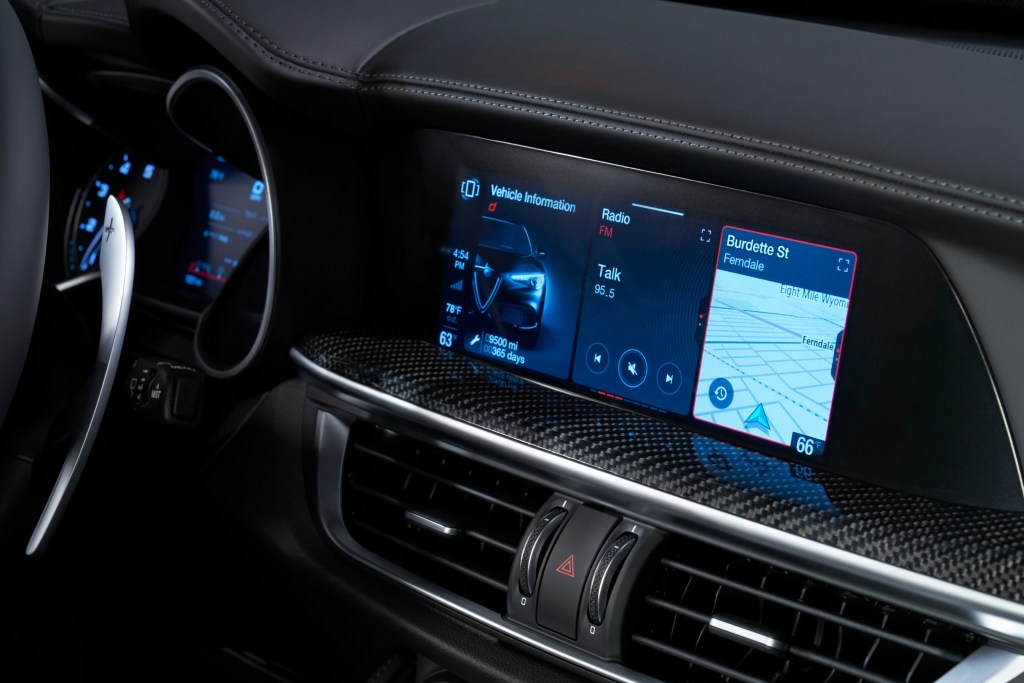 2020 Alfa Romeo touchscreen