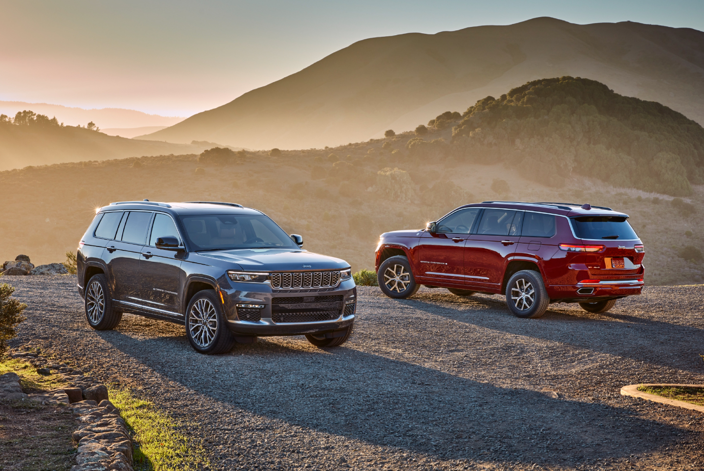 Jeep Grand Cherokee L vehicles in mountains