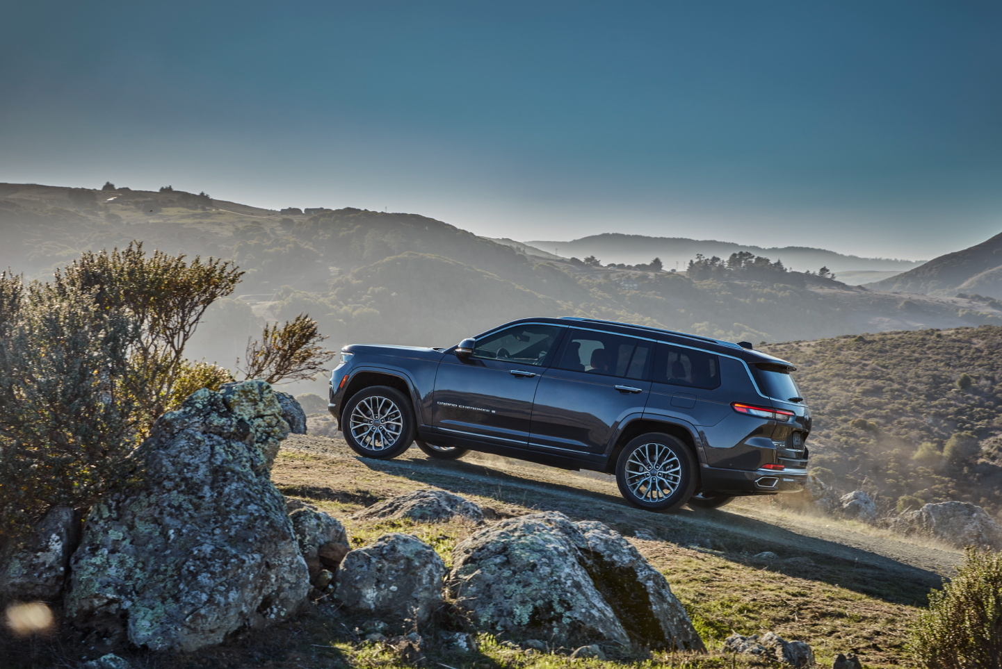 Grand Cherokee L climbing hill